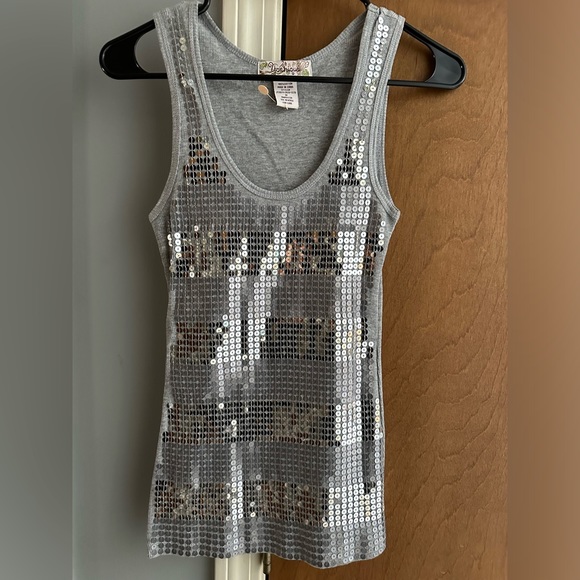 Younique Tops - Younique women’s medium gray silver sequins tank top.